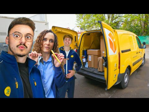 On livre des colis pendant une journée avec une factrice