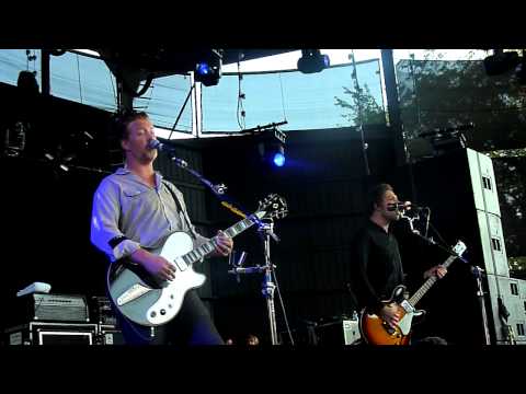 Queens of the Stone Age w/Eddie Vedder - Make it Wit' Chu and Little Sister at Alpine Valley (PJ20)