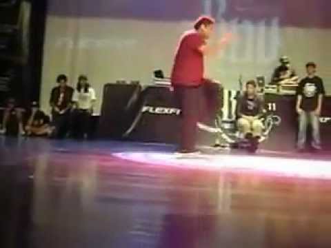 Feboogz Vs Andre Bidu - Semifinal POPPING - Batalha na Vila 2012