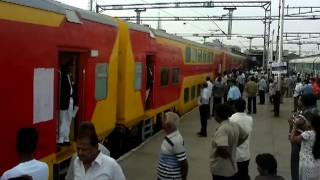 preview picture of video 'Inauguration of 22625 Chennai Central-Banglore City AC Double Decker SF express'