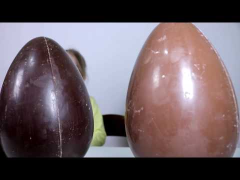 UOVA DI PASQUA APRIAMO CON MARTELLO EASTER EGGS 1