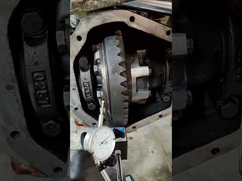 Tech Tip! Setting Dana 60 Backlash #mechanic #shorts #ringandpinnion #dana60