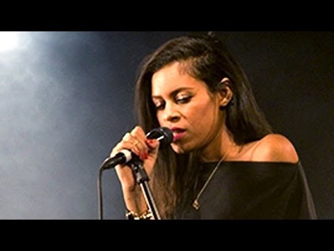 AlunaGeorge Perform "You Know You Like it" At Billboard Studio