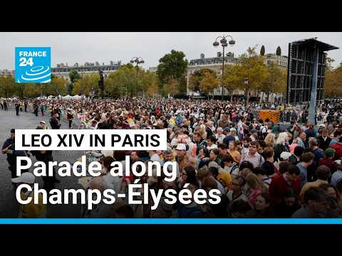 Hundreds of thousands turn out for Pope's popemobile parade along Champs-Élysées