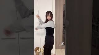 【ぼいん】谷間と紐と美女