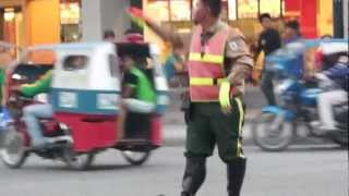 preview picture of video 'Traffic Enforcing is more fun in the Philippines'