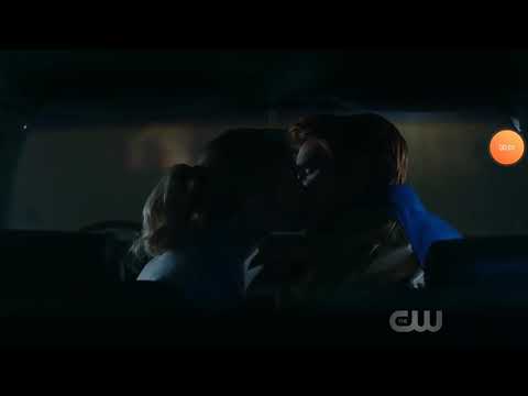 Archie and betty kiss