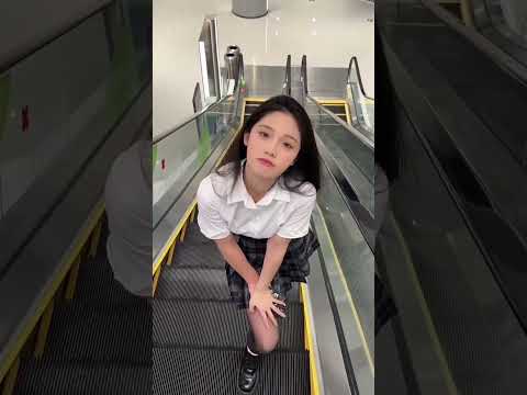【擦边观察】JK黑丝+白袜，这搭配真青春