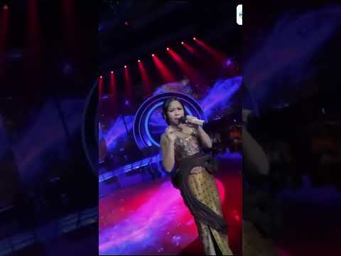 Aww! Penampilan @da7_aprilll bener-bener menghipnotis banget, sampai bikin Mami @dewiperssik #shorts