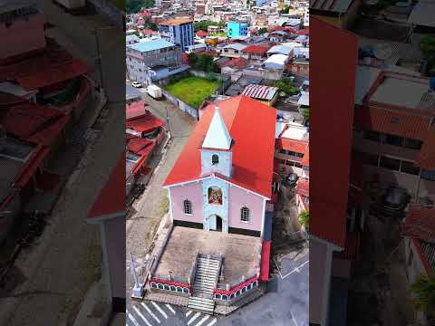 Imagens aéreas da Igreja Matriz do Divino Espirito Santo, em Barbacena, Minas Gerais.