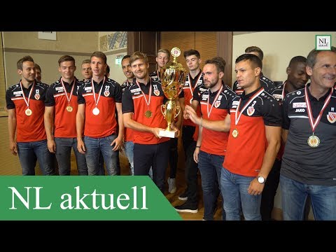 Der FC Energie Cottbus erhält den AOK Landespokal Brandenburg 2017/18