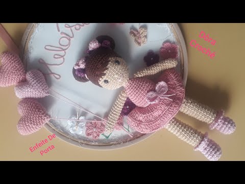 Enfeite de porta com a boneca Heloísa.Uma delicadeza!