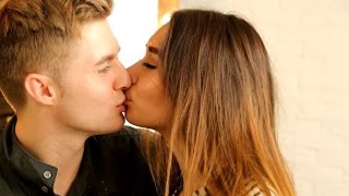 Как правильно и быстро возбудить парня поцелуем - видео онлайн