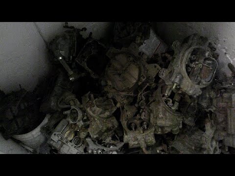 How to identify carburetors. Holley Edelbrock Carter Thermoquad Quadrajet 4 jet Motorcraft Rochester