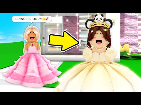 I Went UNDERCOVER in a RICH PRINCESS ONLY House.. (Brookhaven)