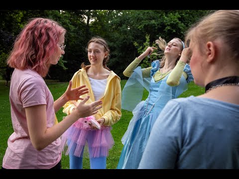 "MiSSiNG ALiCE" (2021): Akt # 1. Roll: Mirre