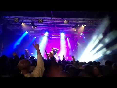 Lugatti and 9ine / ihre augen / live im moshpit