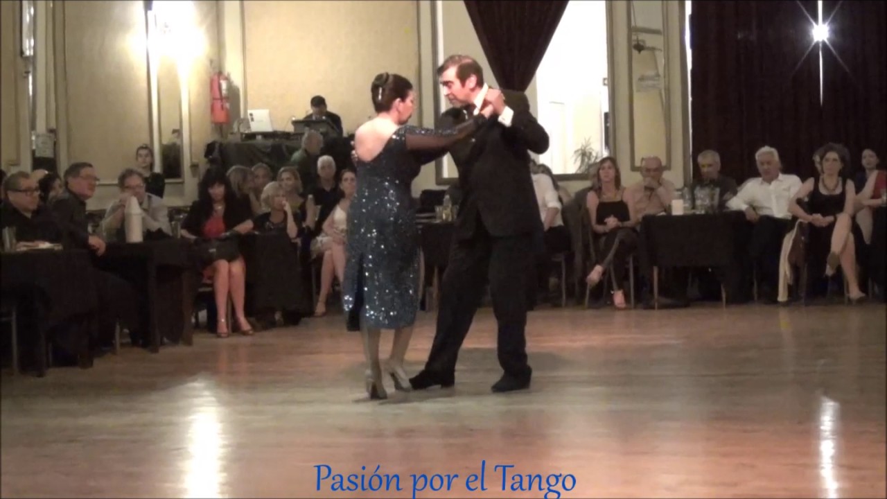 STELLA BAEZ y ERNESTO BALMACEDA Bailando el Tango MANDRIA en YIRA YIRA MILONGA