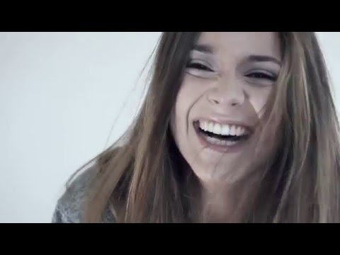 María Aguado – «Ombligo» (Oficial)