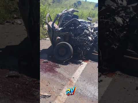 (( LAMENTÁVEL )) Homem MATA mulher com 27 facadas e MORRE em acidente na BR-116 em Medina MG