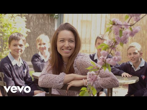 Les Petits Chanteurs à la Croix de Bois, Natasha St-Pier - Vivre d'amour (Clip officiel)