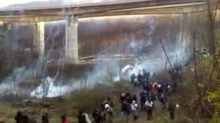 preview picture of video 'NO TAV - Lacrimogeni in Val Susa (8 dicembre 2011)'