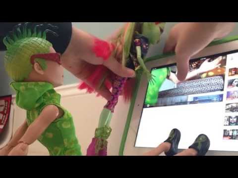 Monster High: Duece's Reaction! AND Venus Gets Attacked!