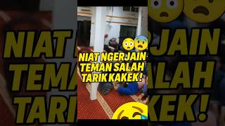 Download lagu NGAKAK! Niat Ngerjain Teman Sholat, Eh Malah Salah Tarik Kakek! 😱🤣 #ketawangakak   #lucuan #lucu mp3