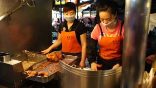preview picture of video 'Shilin night market Taipei Taiwan士林夜市-MSGP雞排 Chicken Fried Steak'