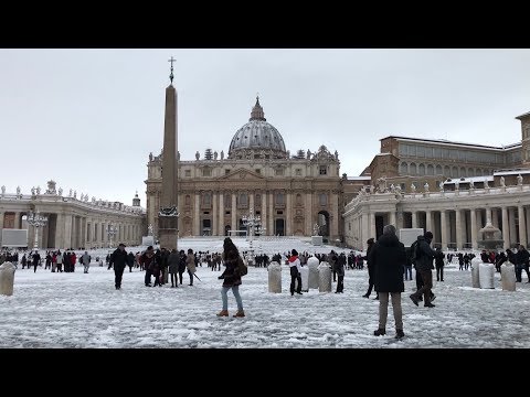 Vaticano: Fuerte nevada cubre de blanco la plaza de San Pedro