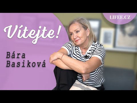 Vítejte u Báry Basikové: Do bytu jako klícka se vejde obrovská sbírka knížek i luxusní šatna