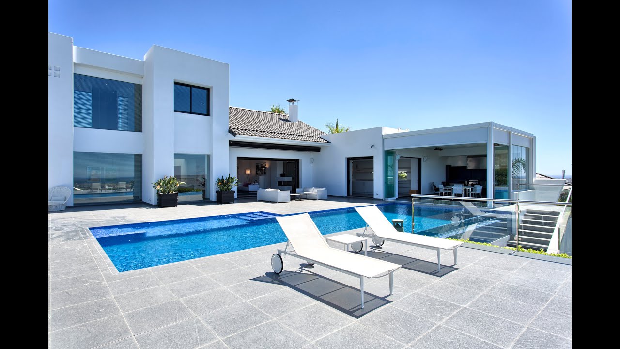 Villa contemporánea en venta en Los Flamingos Golf Resort con espectaculares vistas al mar