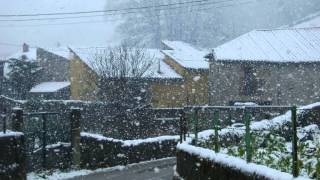 preview picture of video 'nevada en Barriopalacio de Anievas (febrero 2013)'