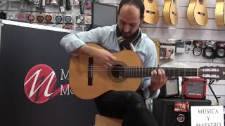 Video thumbnail for Guitarra Admira Rosario - Música y Maestro - Écija by Música y Maestro
