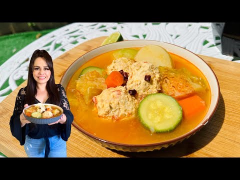 ALBÓNDIGAS DE POLLO EN CALDO