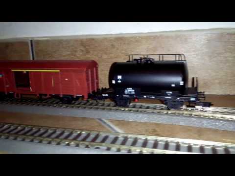 17 buc. vagoane marfa CFR cu locomotiva  060 DA scara HO - trenulete electrice TRAINS HO