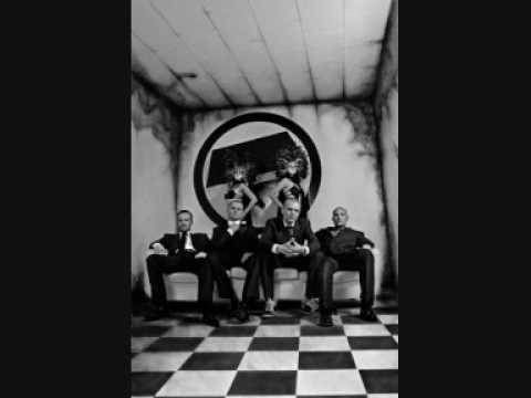 Suspekt Læg dig ned Feat. L.O.C