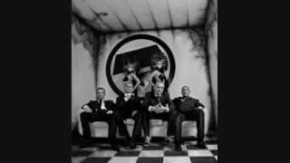 Suspekt Læg dig ned Feat. L.O.C