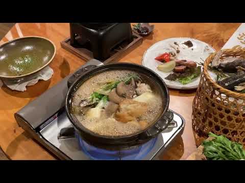 木の温もりに包まれる温泉宿