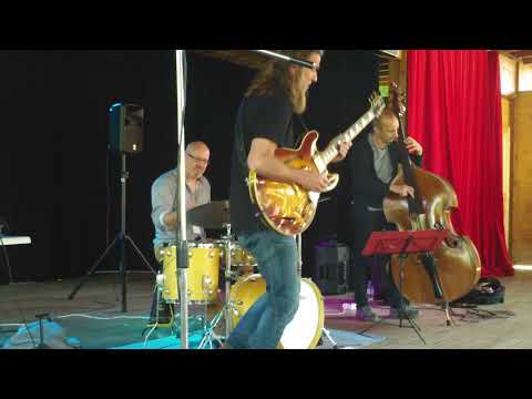 Stella by Starlight - Jean-Marie ECAY Iparralde Trio feat. Laurent CHAVOIT (b)& Pascal SÉGALA (dms).