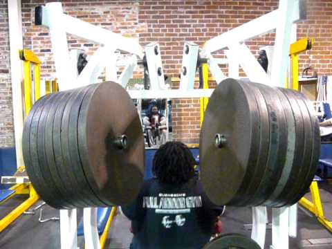 Big Cliff  goes for the record 765lbs+ Seated Rows
