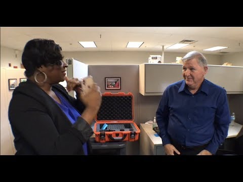 Sign1News anchor reunites with mentor after 10 years (ASL - 12.30.18)