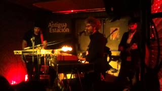 Leon Benavente-  Las ruinas