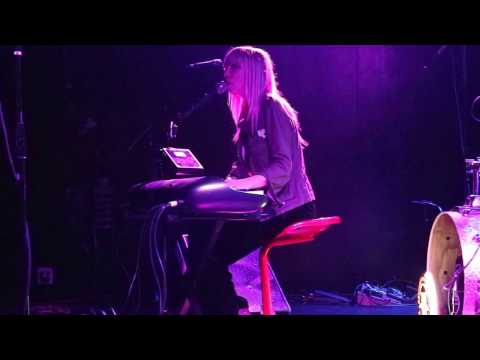Laura Burhenn (The Mynabirds) live