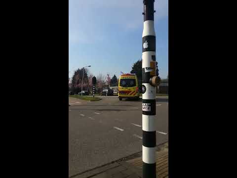 Ambulance met spoed naar Jupiterstraat Krommenie 14-04-2016