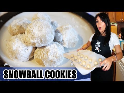 SANTA'S SNOWY BALLS!  | Tasty Tuesday  | Mexican Wedding Cookies (recipe via EdgyVeg)