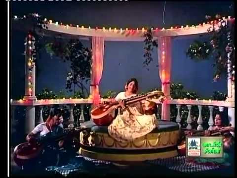 Andha Sivagami Maganidam Sethi Solladi Pattinathil Boodham.flv