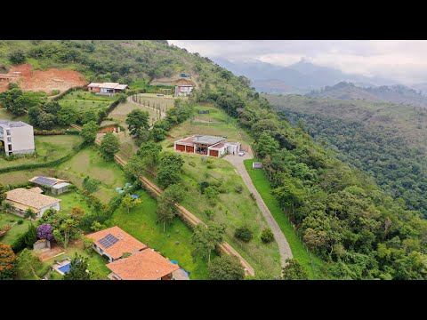 Casa em Itaipava dentro de Condomínio.