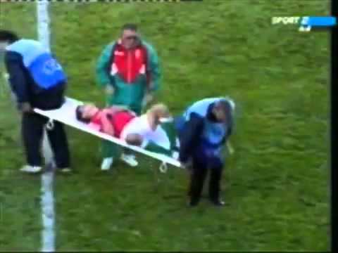 rolig fotboll olycka med bår