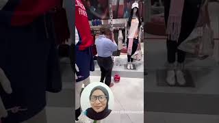 Download lagu Jovita Karen is playing ball in the mall mp3 Download lagu Jovita Karen is playing ball in the mall mp3